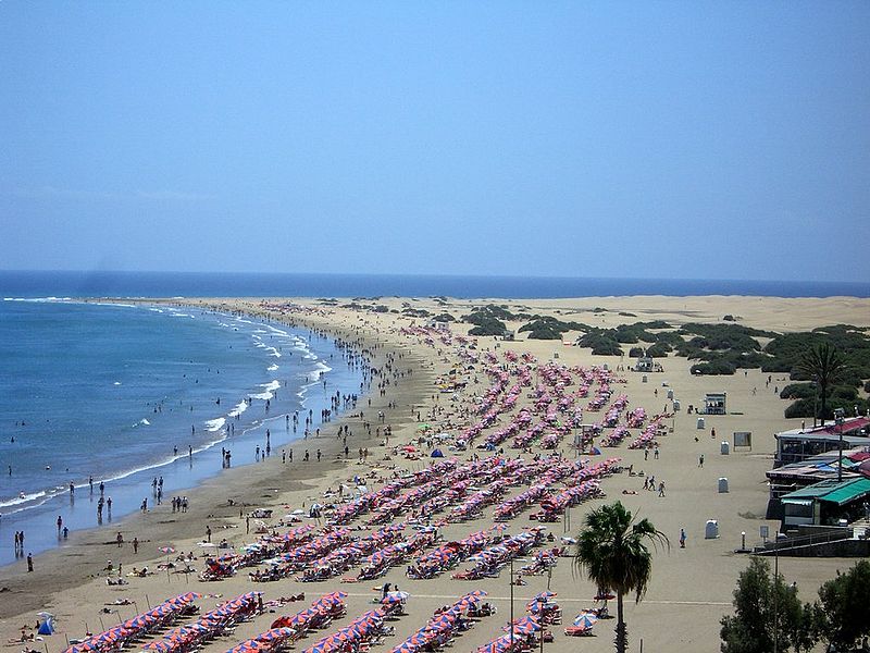 Vista general de la playa de Playa del Inglés. Gran Canaria, Islas Canarias (España). Año 2006.