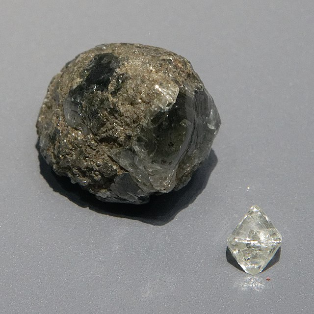 Diamond Cape Province MNHN Minéralogie En la imagen aparece un mineral en corte.