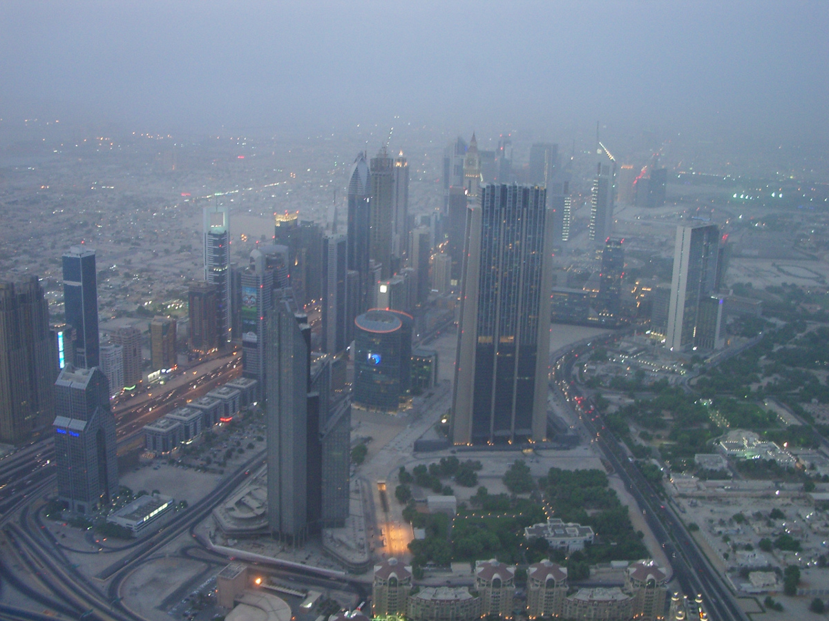Dubai en construcción de infraestructuras y rascacielos 
