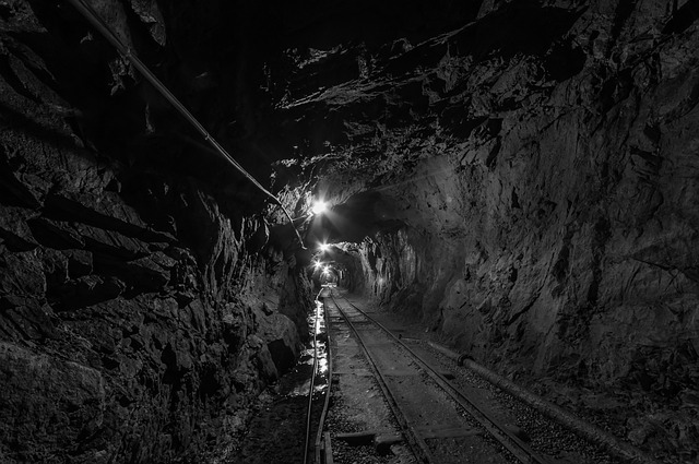 En la imagen aparece un túnel perteneciente a una mina de carbón.