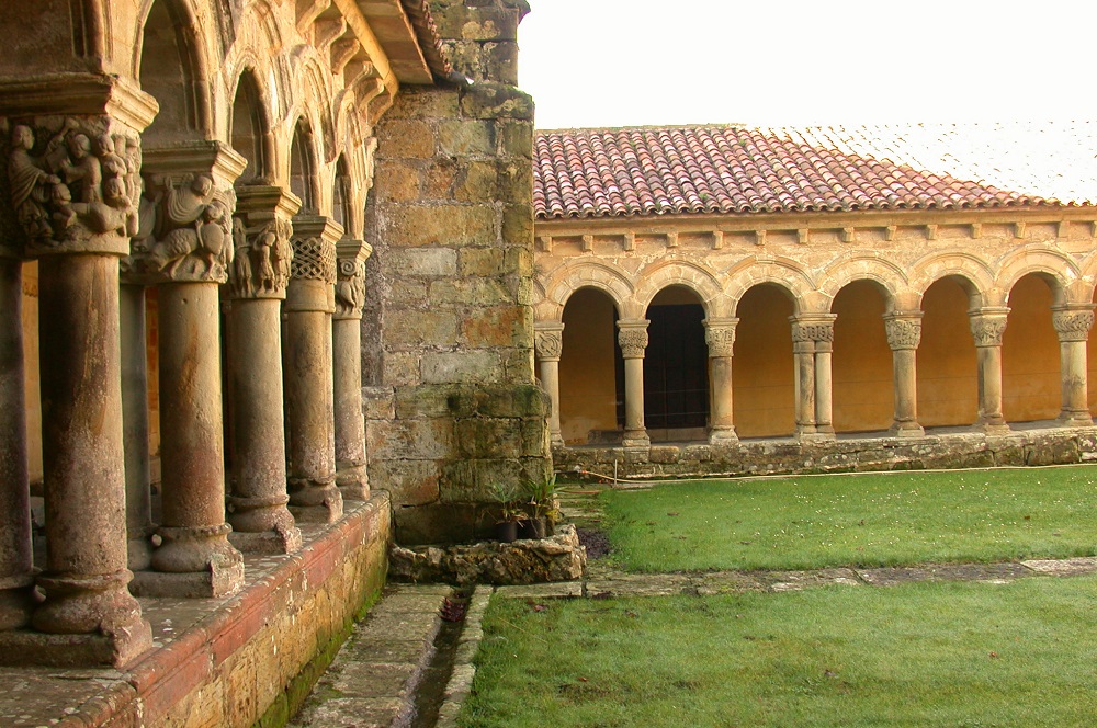 Claustro románico