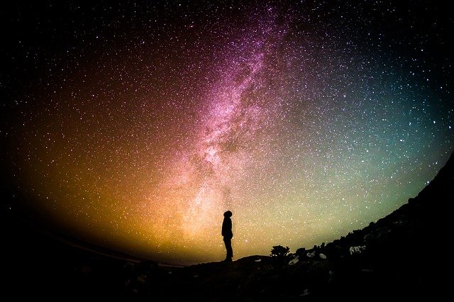 La Vía Láctea En la imagen se muestra una visión nocturna de la vía láctea.