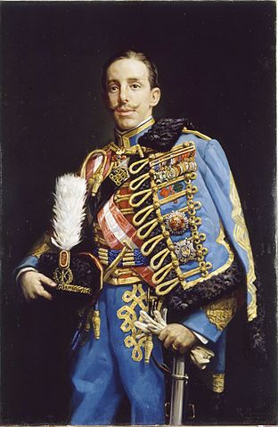 Alfonso XIII de uniforme