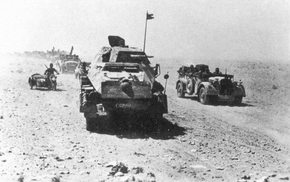 Panzers avanzando por el desierto
