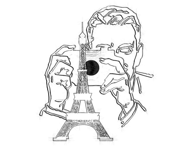 Una persona fotografiando la torre Eiffel