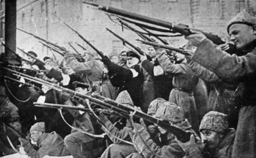 Revolucionarios atacando a la policía zarista en febrero de 1917 Revolucionarios atacando a la policía zarista en febrero de 1917