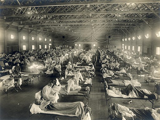 Fotografía de un hospital de emergencia durante la epidemia de gripe de 1918. Kansas, EEUU.