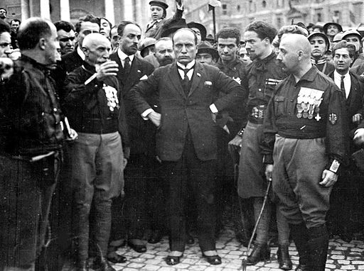 Mussolini y sus camisas negras el día de la Marcha sobre Roma Mussolini con sus camisas negras en la Marcha sobre Roma