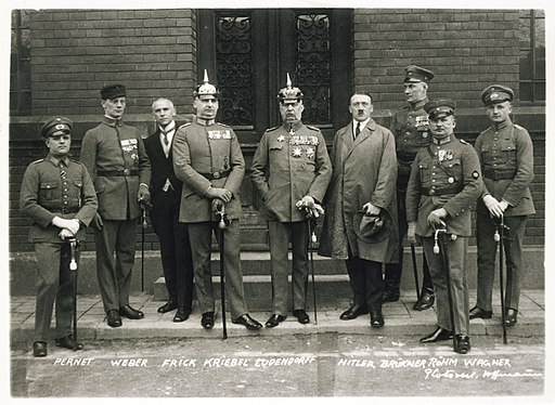 Hitler, Ludendorff y otros acusados tras el Putsch de Munich Fotografía de Hitler y los otros acusados del Putsch de Munich