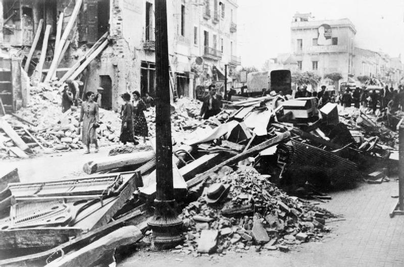 Fotografía que muestra las ruinas de Granollers tras sufrir un bombardeo alemán en 1938