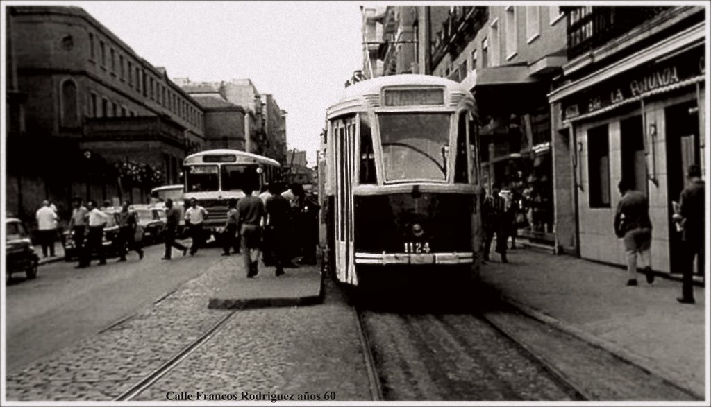 Madrid, años 60 Una imagen en blanco y negro de una calle de Madrid en los años 60