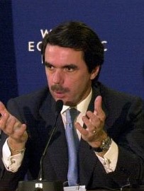 José María Aznar hablando en una conferencia de prensa