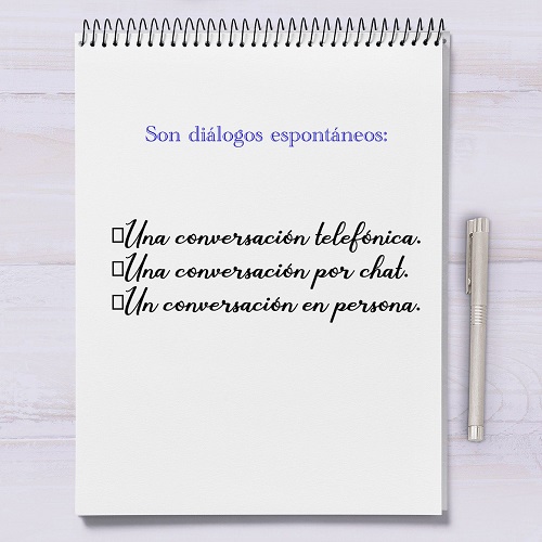 Cuaderno con el siguiente texto: Son diálogos espontáneos: una conversación telefónica, una conversación por chat, una conversación en persona