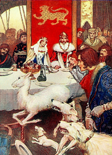 Rey y reina en un banquete rodeados de gente