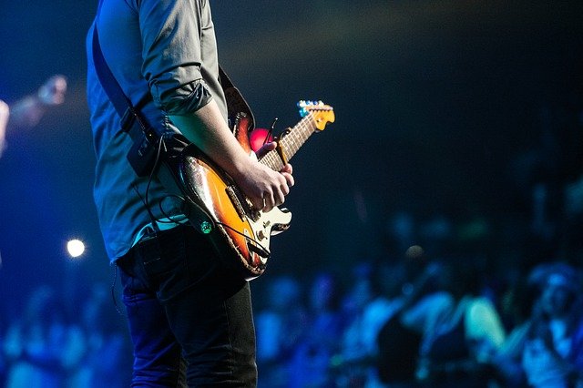 Guitarrista en un concierto