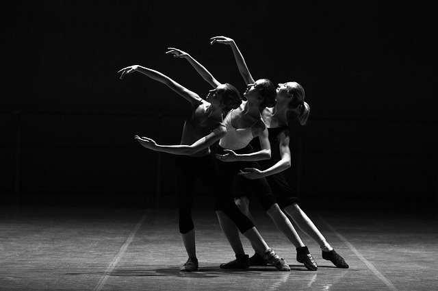 Tres bailarinas.