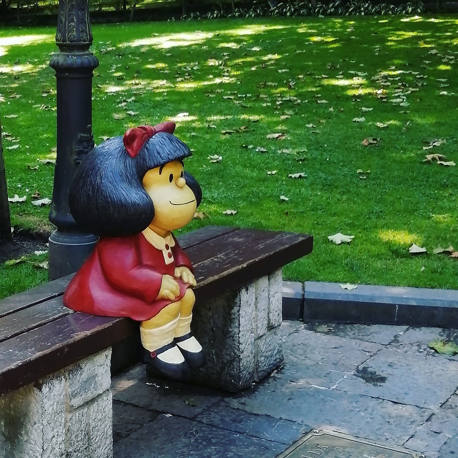 Escultura de Mafalda en Oviedo.