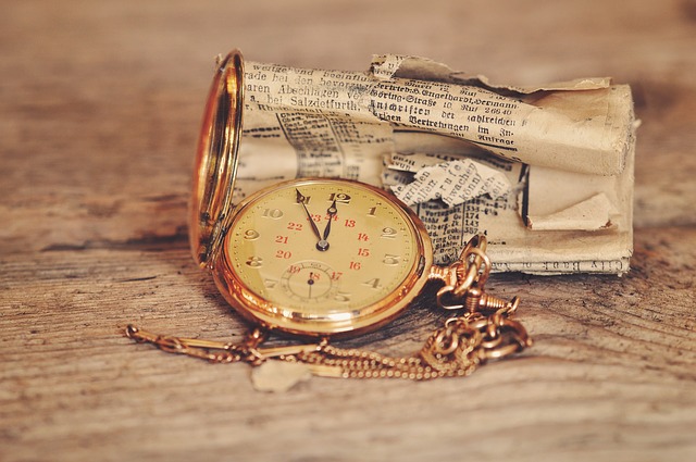 Reloj y pergamino Reloj y pergamino