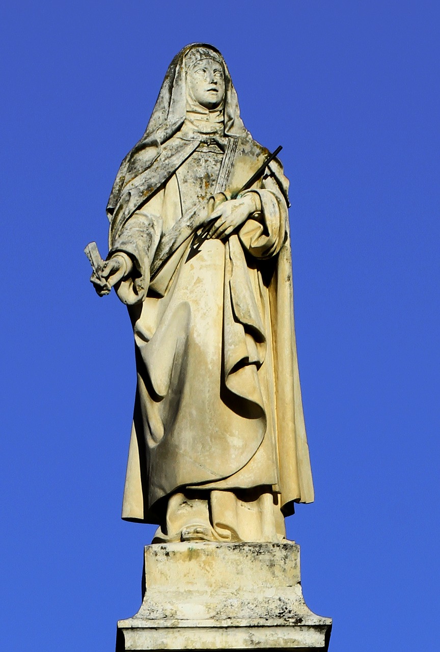 Estatua de Santa Teresa en Ávila