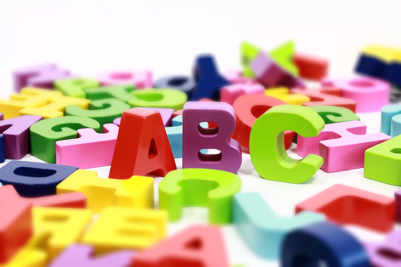 Alphabet Figuras sólidas de letras de colores