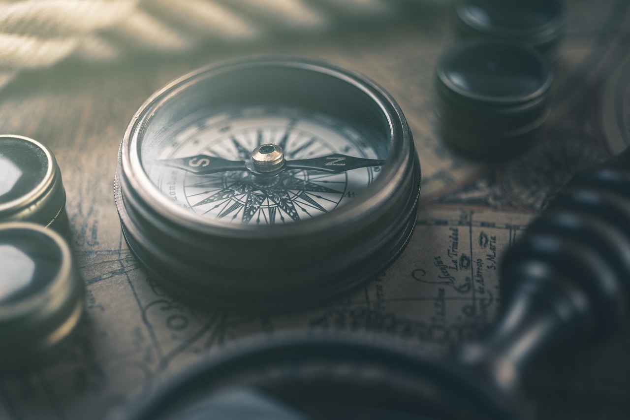 Compass Brújula y lupa