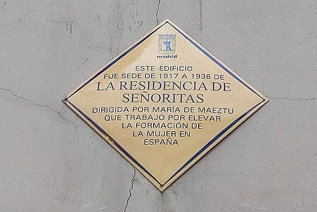 Placa de la Residencia de Señoritas