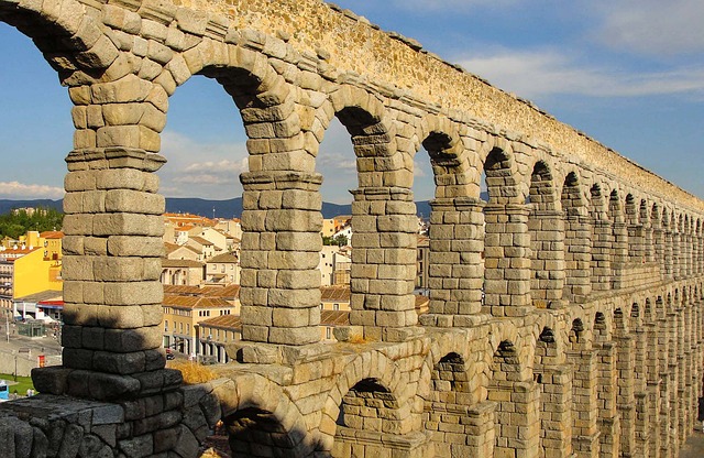 Acueducto de Segovia Ilustración del Acueducto de Segovia por el día