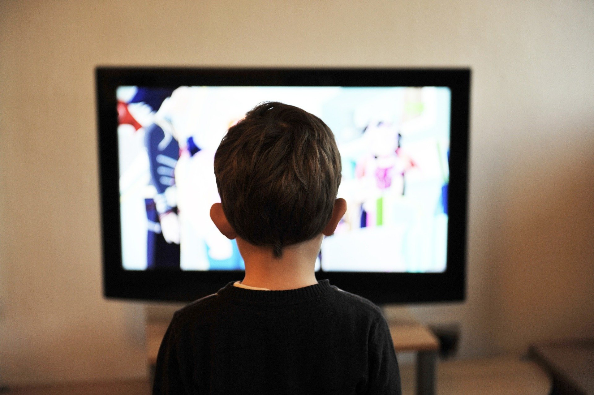 niños-tv-niño-televisión-casa