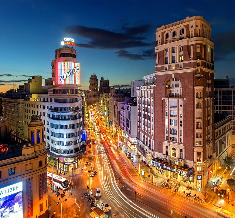 Imagen de una de las plazas emblemáticas de la ciudad de Madrid